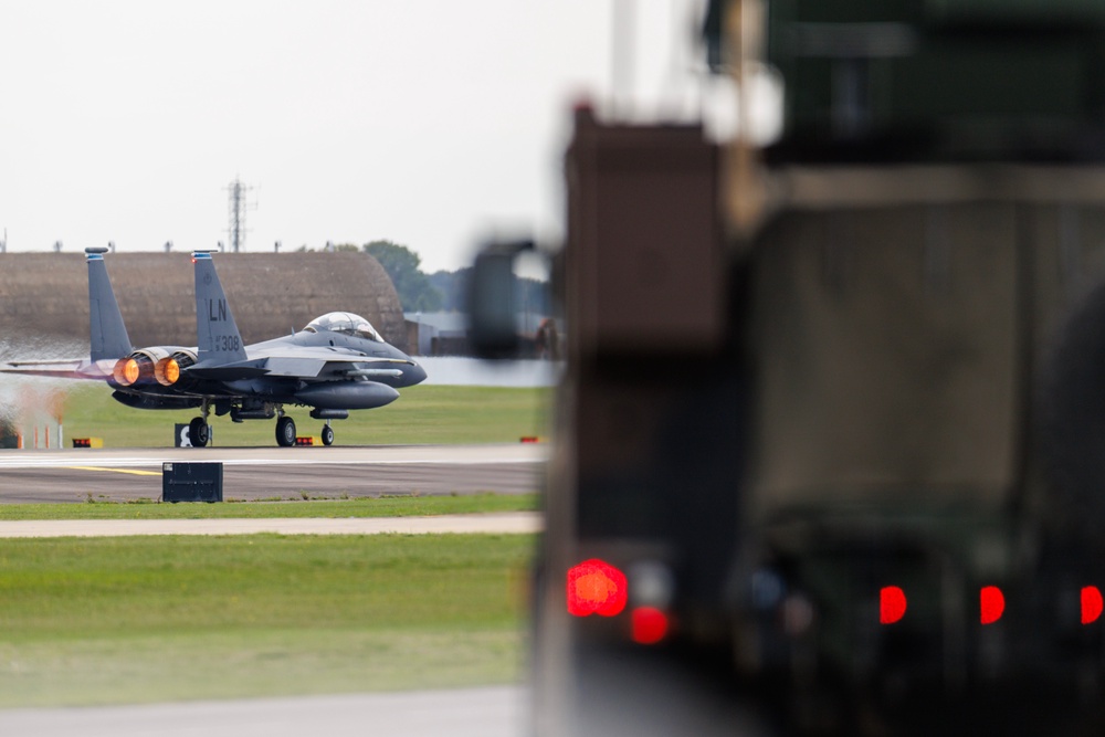 F15's manoeuvre at RAF Lakenheath (Getty)