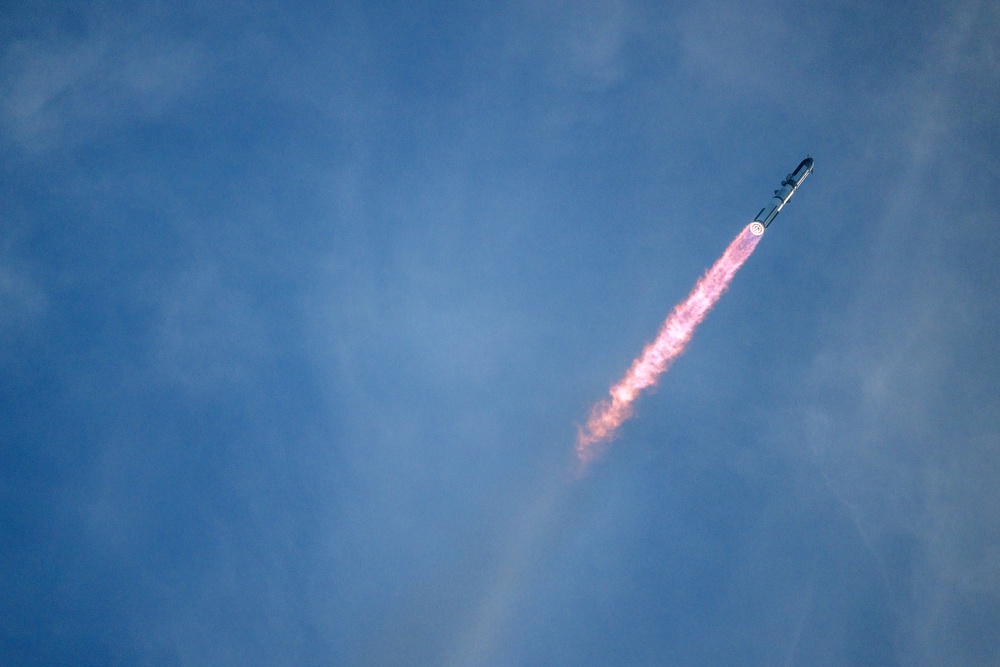 SpaceX Starship Flight 14 launches from its launch pad at Boca Chica Beach on September 28, 2026 in Boca Chica Beach, Texas (Getty)