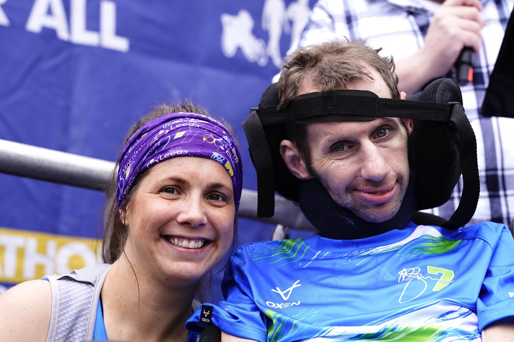 Rob Burrow with his wife Lindsey Burrow before the Rob Burrow Leeds Marathon in 2024 (Danny Lawson/PA) (PA Archive)