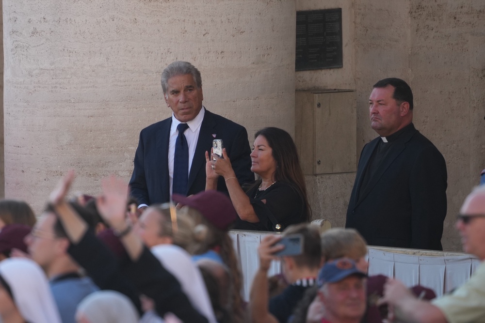American actor Lou Ferrigno, left, attends Pope Leo XIV's weekly general audience at the Vatican, Wednesday, Sept. 30, 2026 (AP Photo/Andrew Medichini)