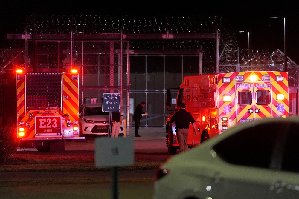 Emergency vehicles arrive at Riverbend Maximum Security Institution (AP)