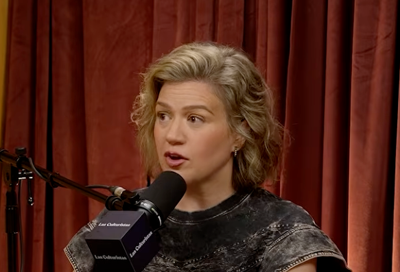 Kelly Clarkson says she draws the line at AI songs being allowed in the music charts (Youtube via Las Culturistas)