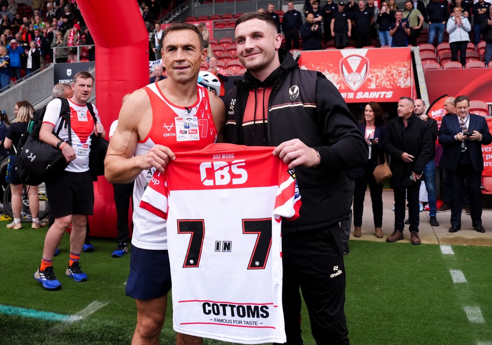 Sir Kevin Sinfield with Matty Lees, captain of St. Helens (Annabel Lee-Ellis/PA) (PA Wire)