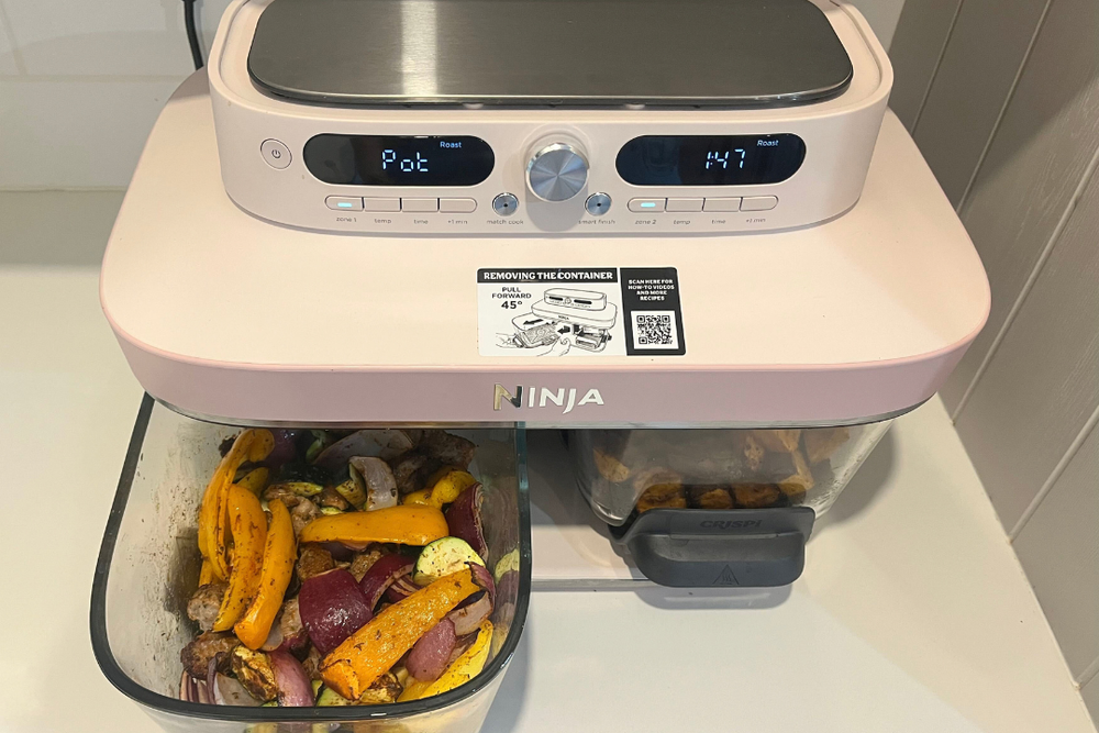 You can sync both drawers so they finish cooking at the same time (Fran Watts/The Independent)