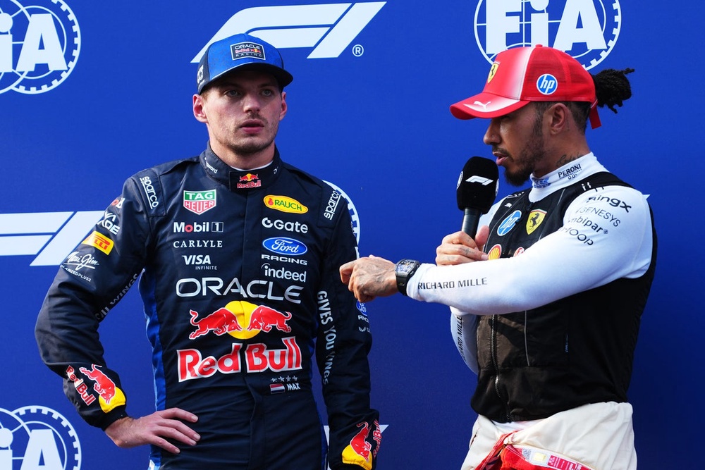 Image from: F1 Bahrain GP in Malaysia LIVE: Race delayed due to heavy rain with Verstappen up against Hamilton