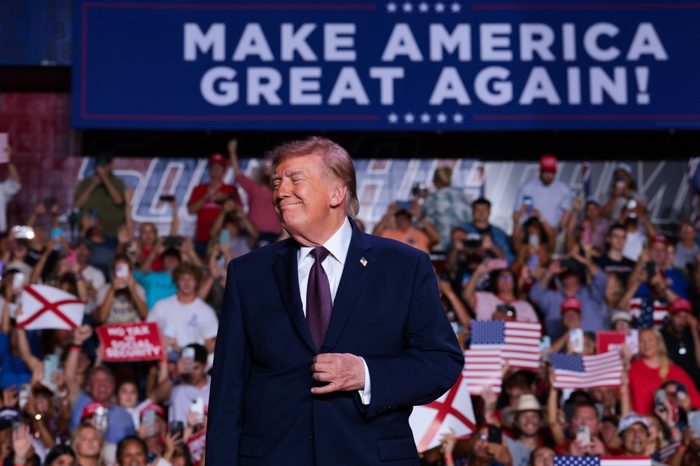 Trump continues to push his $5,000 payment despite polling showing Republicans behind Democrats in a generic ballot for the midterms (Getty Images)