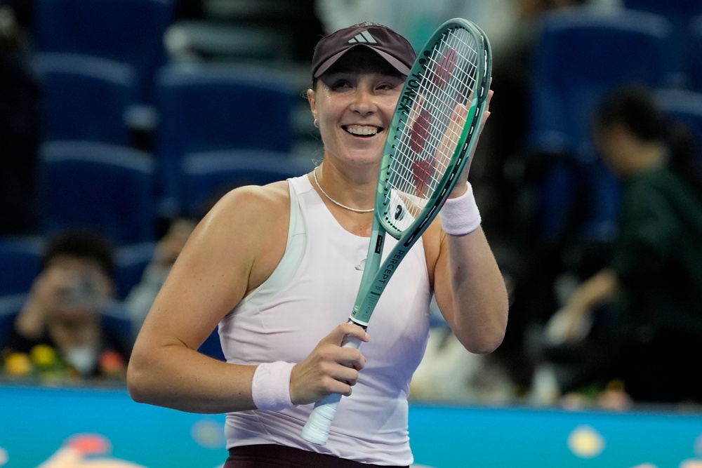 Alina Charaeva stunned Elena Rybakina in China (AP)