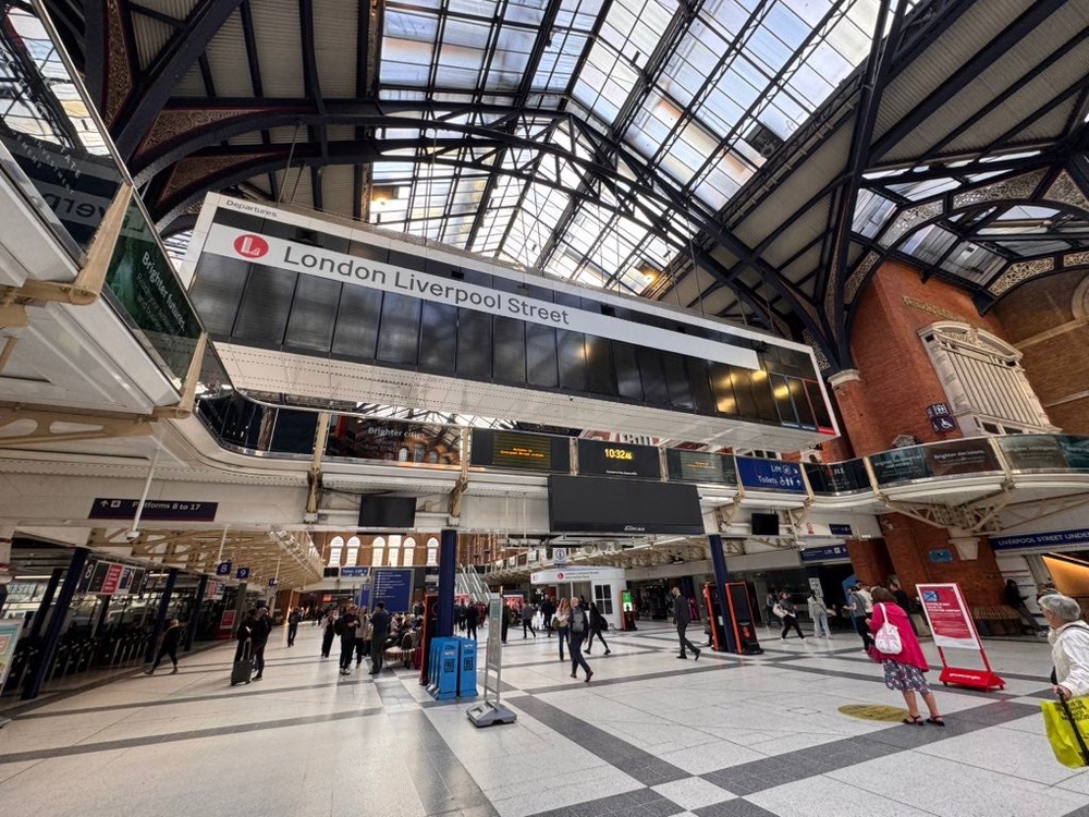 London Liverpool Street was impacted as a power outage affected parts of east London (X/@Jon34277840)