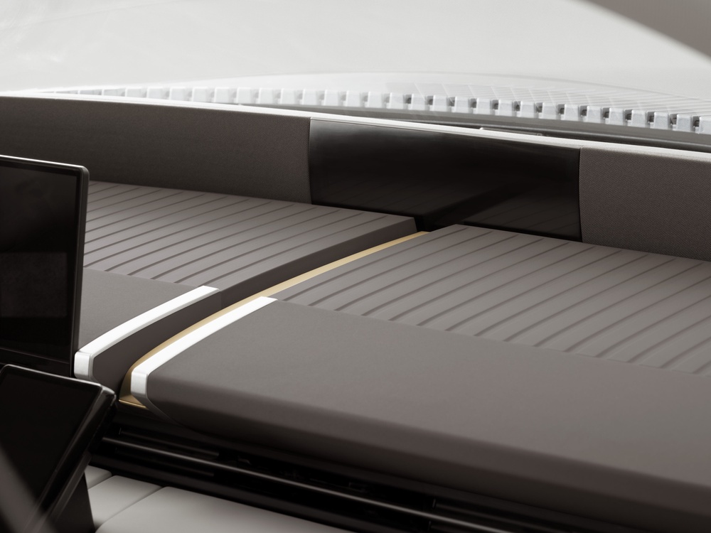 Jaguar's Clearsight digital rear-view screen sits at the base of the windscreen in the centre of a 13-speaker sound bar (Jaguar)