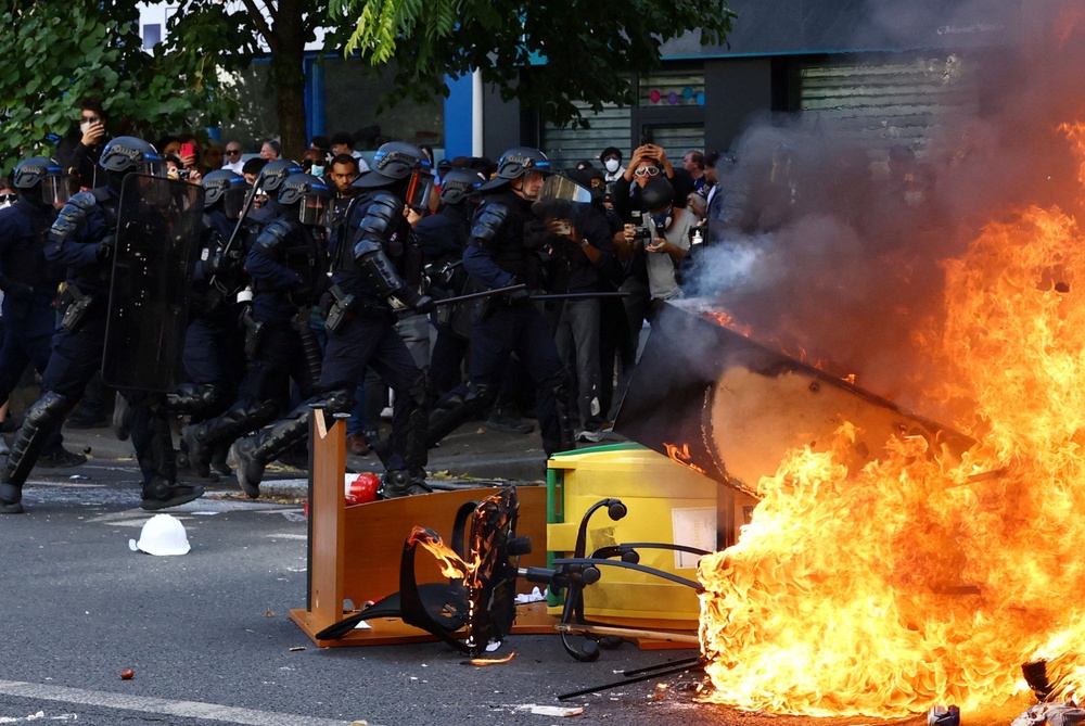 Protesters set streets ablaze in Lyon (Reuters)