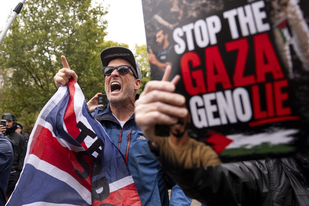 A counter-protester on the third anniversary of Hamas’s October 7 attacks Ben whitley/PA) (PA Wire)