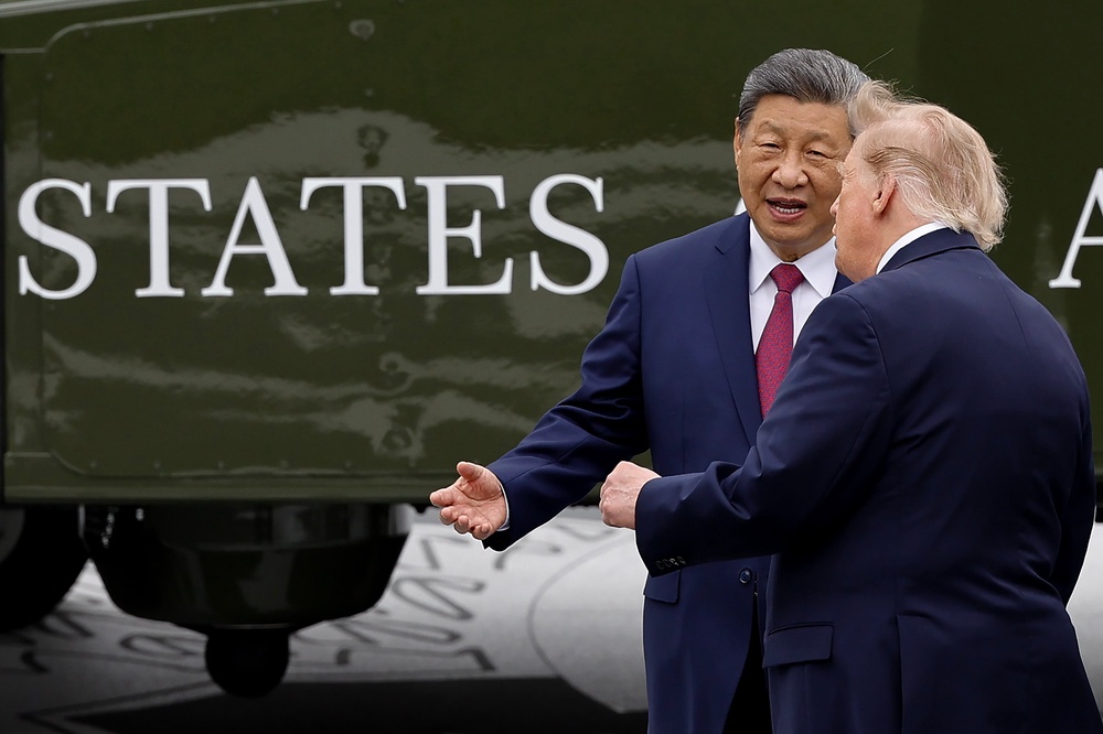 Trump gives Chinese President Xi Jinping a tour of the new helipad and the presidential helicopter on the South Lawn of the White House on September 24, 2026 (Getty)
