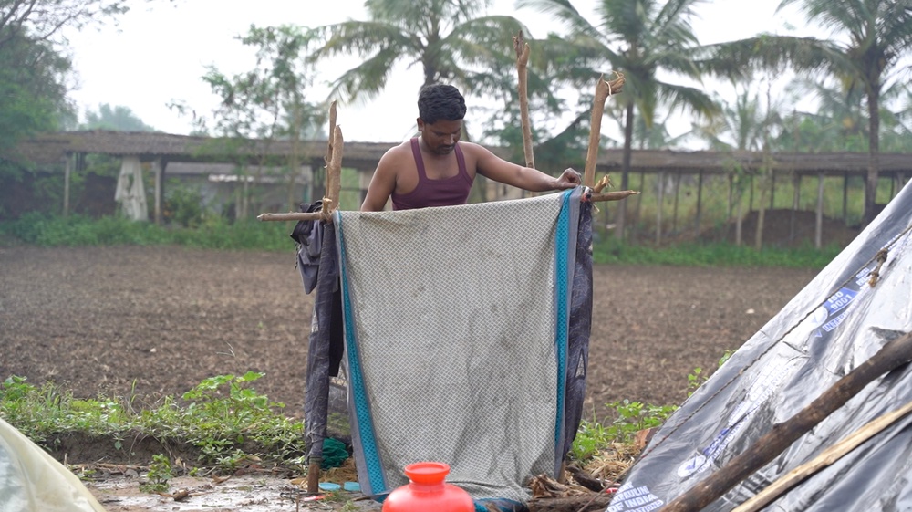 Poornima's husband bathing in a makeshift tent (Mohammad Dawood)