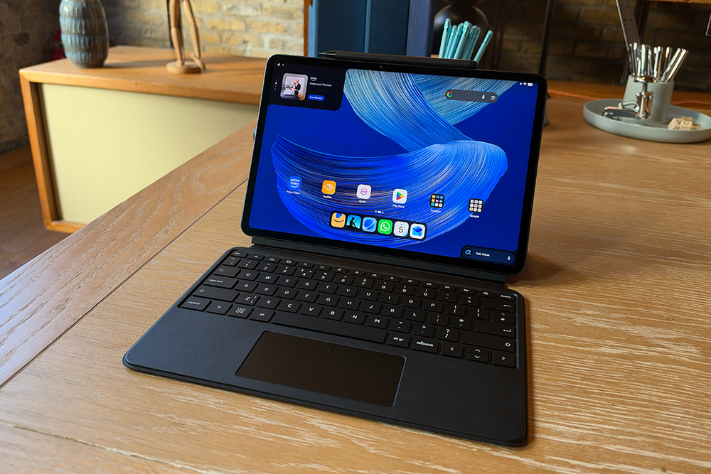 The nanomatte display almost looks like paper (Alex Lee/The Independent)