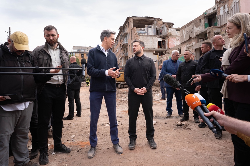 Foreign Secretary Ed Miliband and Ukrainian President Volodymyr Zelensky speak to the media during a visit to the site of a Russian missile strike which hit a residential area in Pryluky, northern Ukraine, where 22 people, including five children, were killed on October 6. Picture date: Thursday October 8, 2026. (PA)