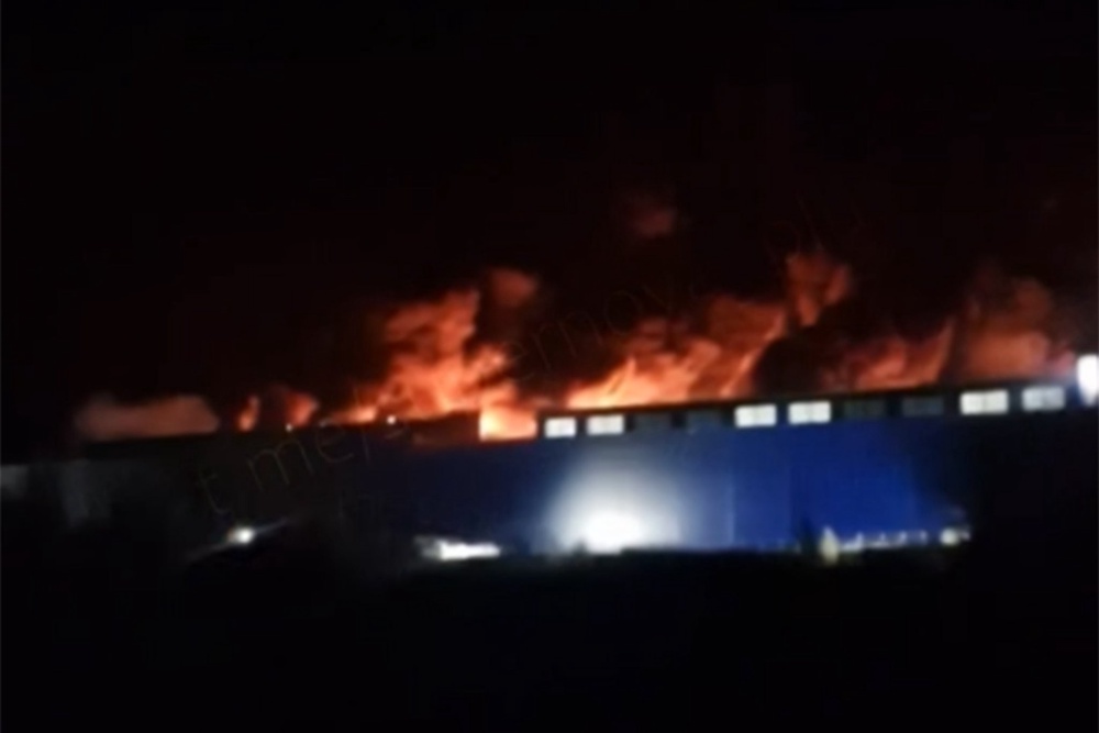 Ukrainian attack drones struck Yandex's Sasovo Datacenter tonight, one of Russia's largest, setting it on fire. (Social media)