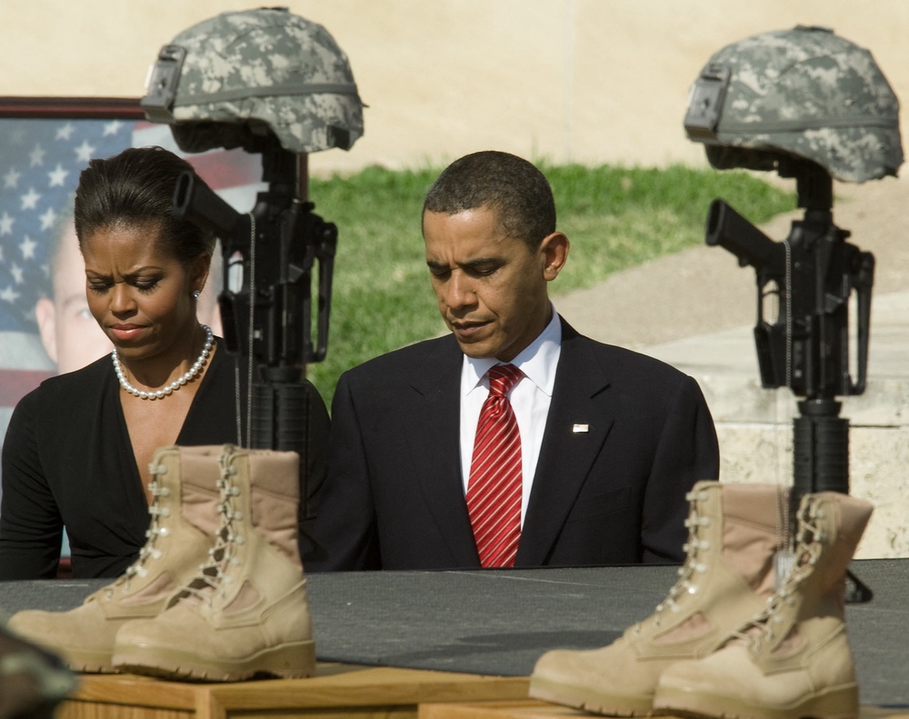 US First Lady Michelle Obama and President Obama walk past the Fallen Hero Memorial at Fort Hood on November 10, 2009 (AFP/Getty)