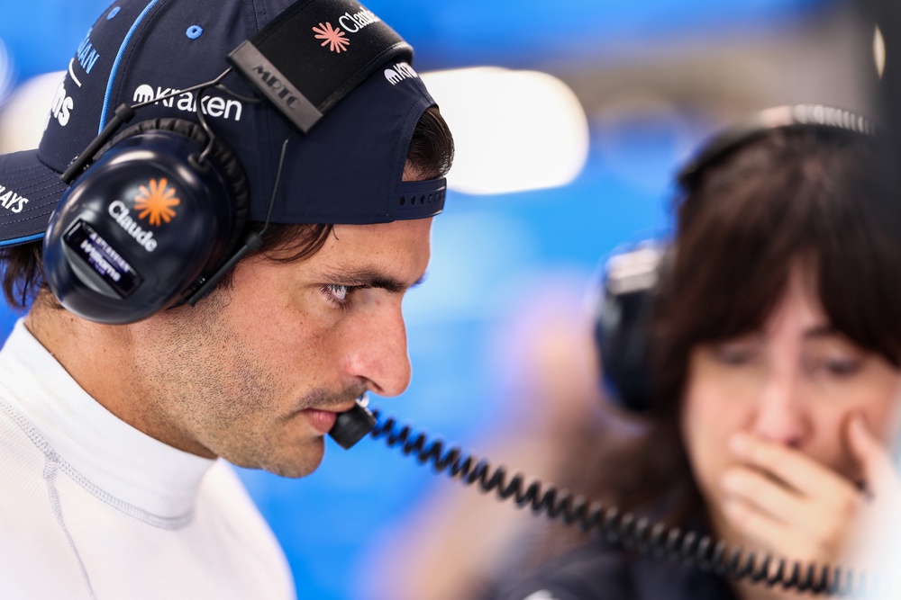 Image from: F1 Singapore GP LIVE: Qualifying start time and schedule after Verstappen wins chaotic sprint