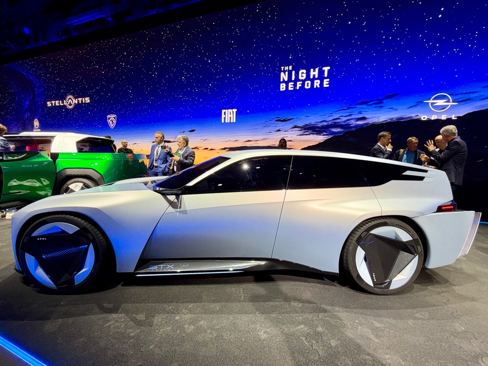 The sleek Vauxhall STX Concept features movable bodywork to improve efficiency (Steve Fowler)