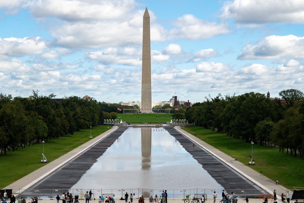 Trump all but dares vandals to damage his refilled Lincoln Memorial ...