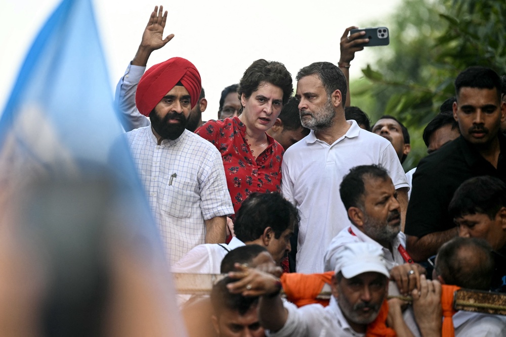 Congress party leader Rahul Gandhi and his sister and fellow MP Priyanka Gandhi Vadra speak during a protest march in Delhi (AFP/Getty)