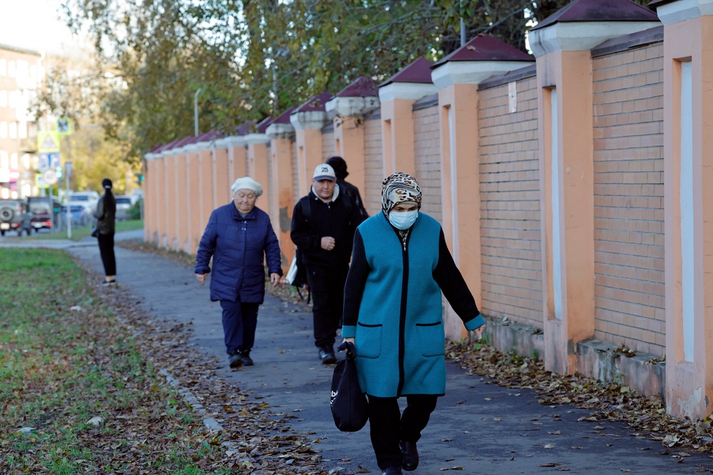 A woman wearing a face mask walks past the anti-plague institute in the city of Irkutsk on October 7, 2026 (AFP/Getty)