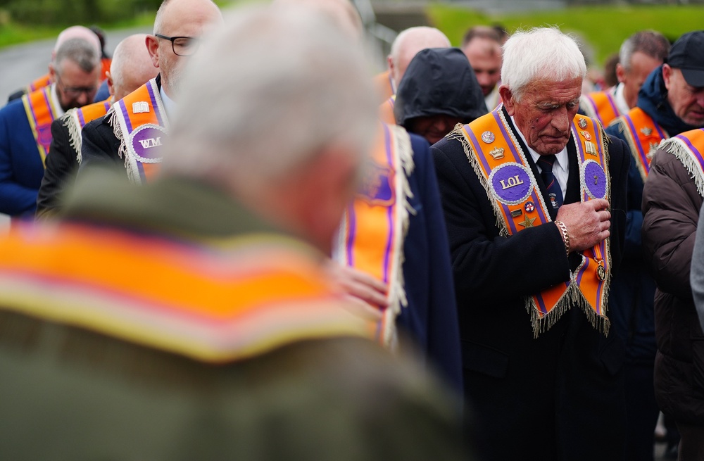 Orangemen at a police barricade close to Drumcree Church formed to prevent them entering the Garvaghy Road (Brian Lawless/PA) (PA Wire)