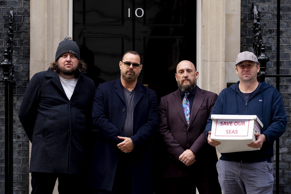 Danny Dyer (second left) and Labour MP Kevin McKenna (second right) outside No 10 (Jordan Pettitt/PA) (PA Wire)