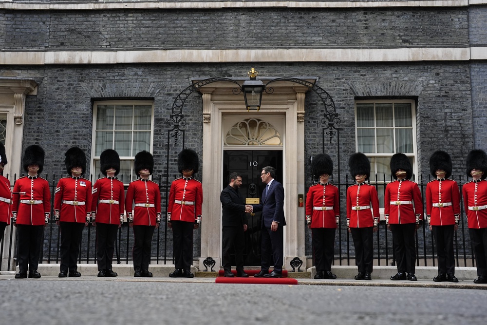 Prime Minister Andy Burnham welcomes President of Ukraine Volodymyr Zelensky (Joran Pettitt/PA) (PA Wire)