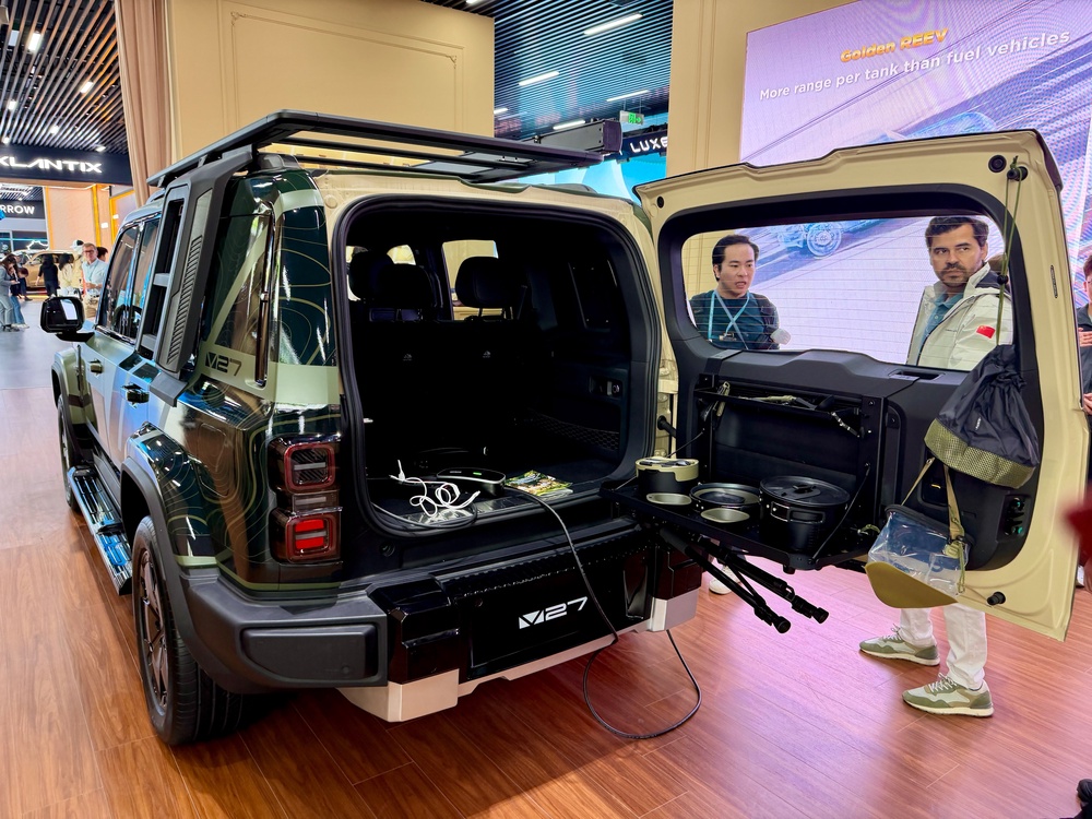 The iCaur V27 features a Land Rover Defender-style side-hinged rear tailgate (Steve Fowler)
