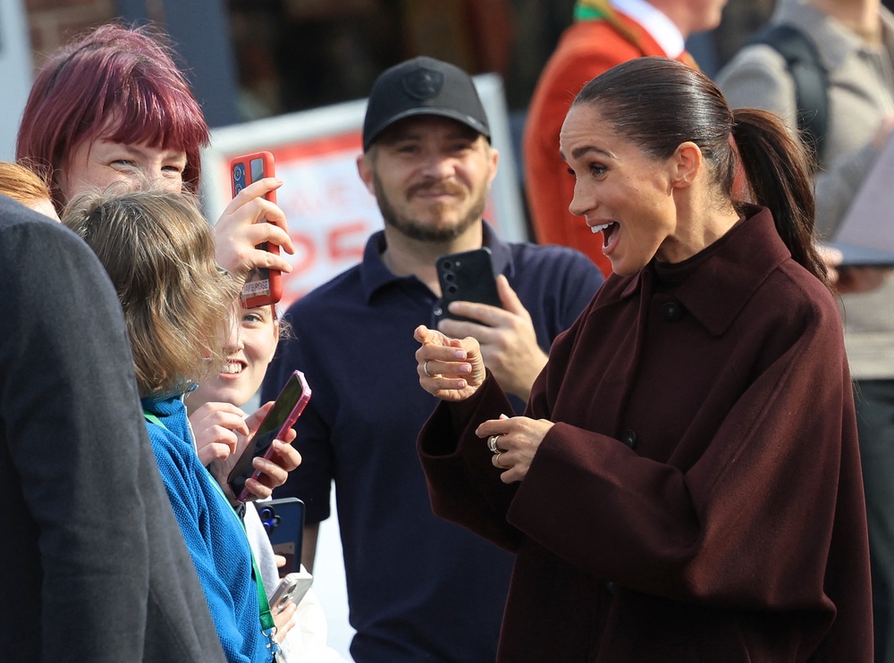Meghan reacts as she greets well-wishers (AFP/Getty)