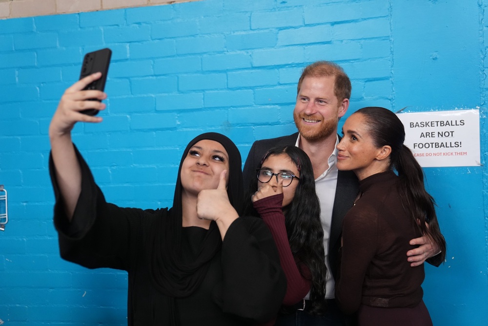 The couple pose for a selfie during a visit to a charity in Nottingham (Getty)