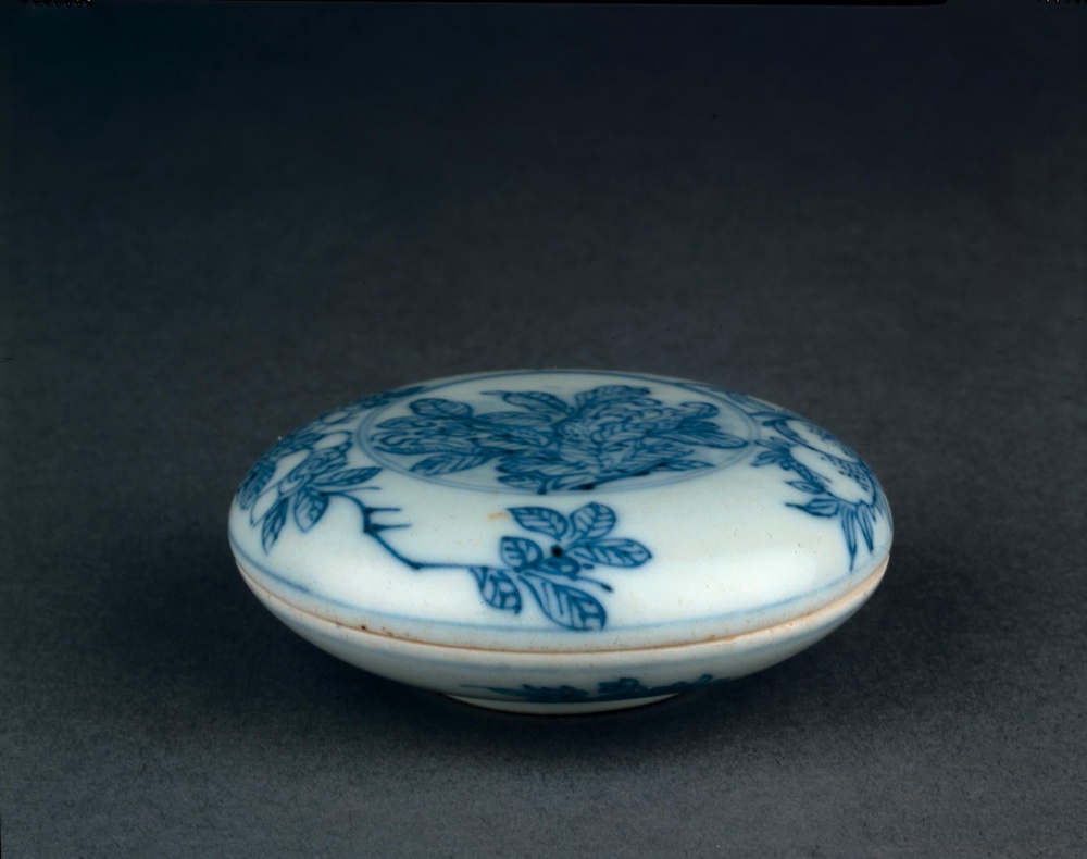 The bowl and box (in picture) belonged to the Sir Percival David Foundation of Chinese Art, established in 1952 by British businessman and collector Sir Percival David (The Trustees of the British Museum)