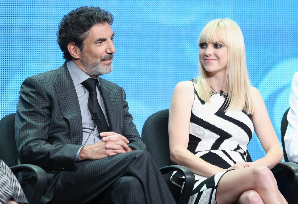 Chuck Lorre and Anna Faris in 2013 (Getty)