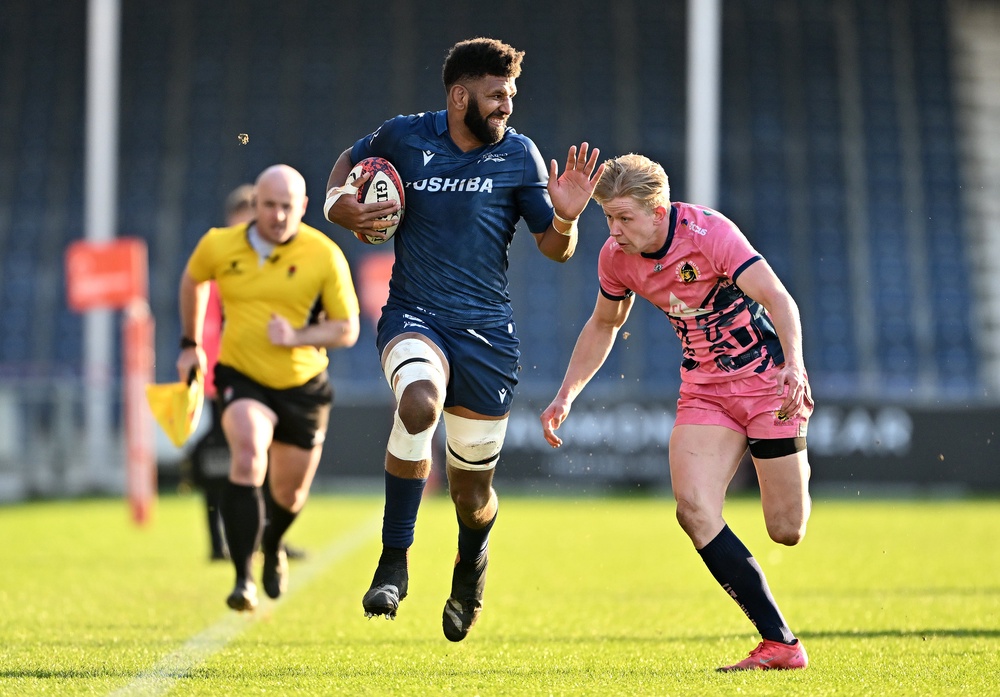 Hyron Andrews of Sale Sharks makes a break past Josh Hodge of Exeter Chiefs in 2025 (Getty)