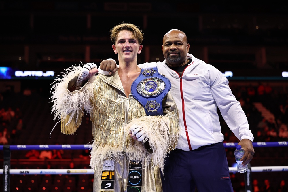 Tony Curtis with Roy Jones Jr after his win (Queensberry Promotions)