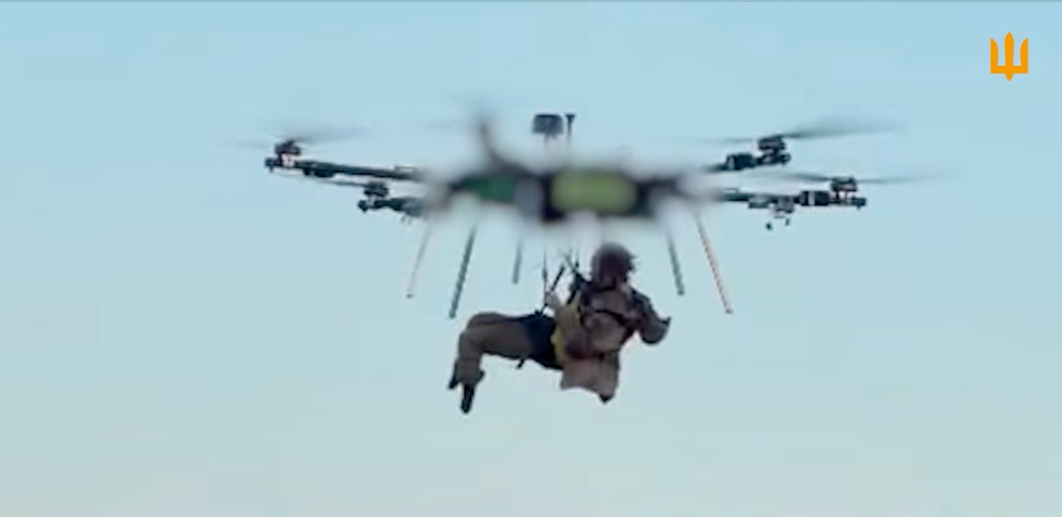 Ukrainian soldier rescued from frontlines by drone (Ukraine's 92nd Separate Assault Brigade)