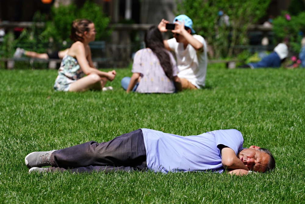 There are proven benefits to napping, including fighting fatigue and boosting job performance (Getty Images)