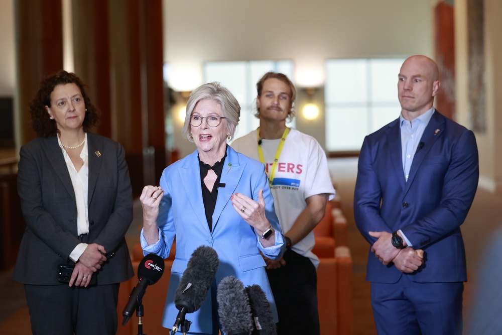 Helen Haines (2nd-L) speaks to the media in November last year (Getty)