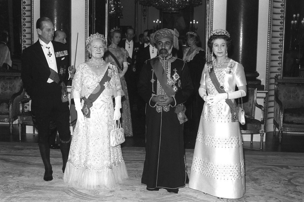Sultan Qaboos bin Said poses with the Duke of Edinburgh, the Queen Mother and Queen Elizabeth II before attending a banquet in his honour at Buckingham Palace in 1982