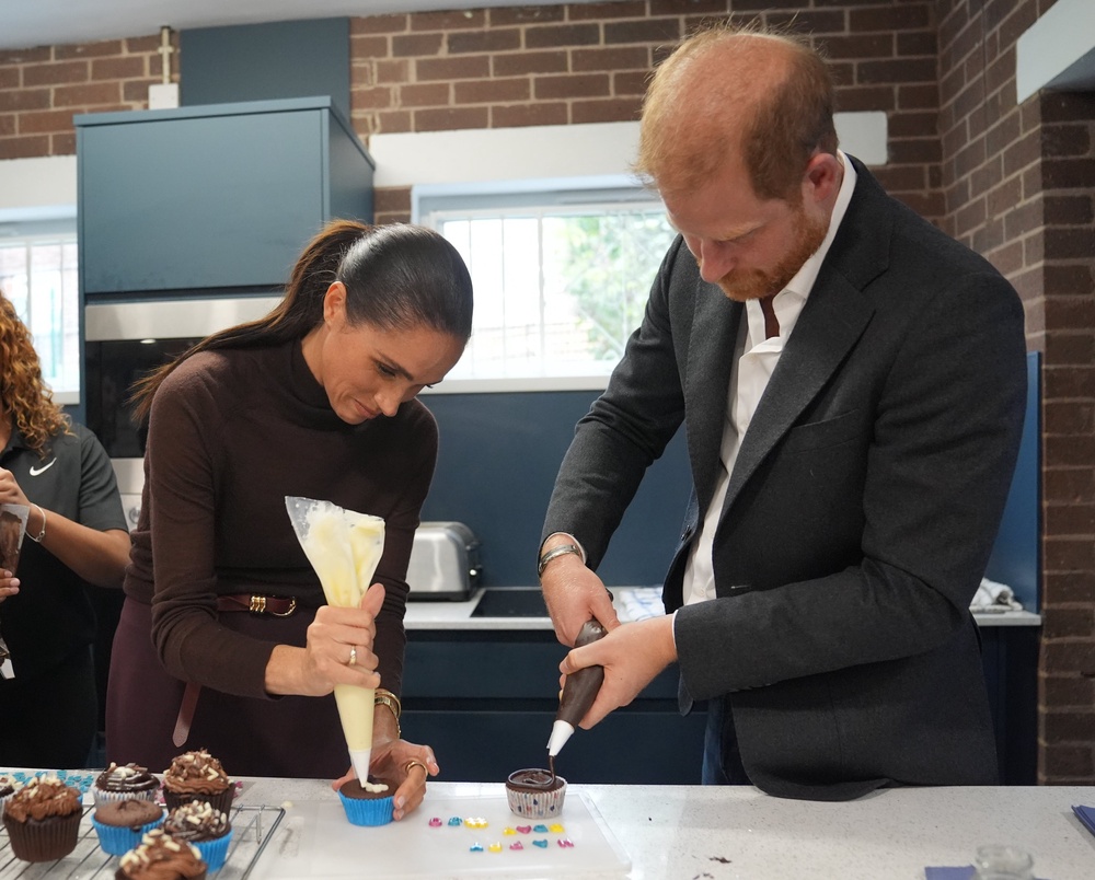 Meghan, Duchess of Sussex and Prince Harry, Duke of Sussex decorate cupcakes at Epic Partners during their visit to Nottingham (Getty)