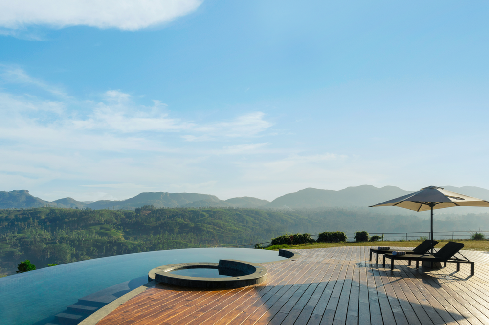 The infinity pool looking out over the hills (Uga Halloowella)