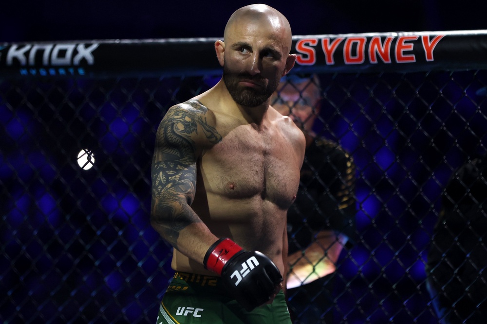 Image from: UFC 333 LIVE: Volkanovski rallies to knock out Evloev after Lone’er Kavanagh wins – results and reaction