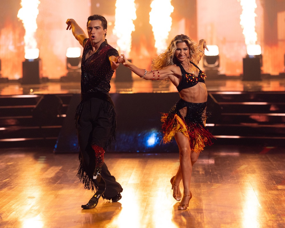 Ezra and Daniella will dance a Contemporary routine (Disney)
