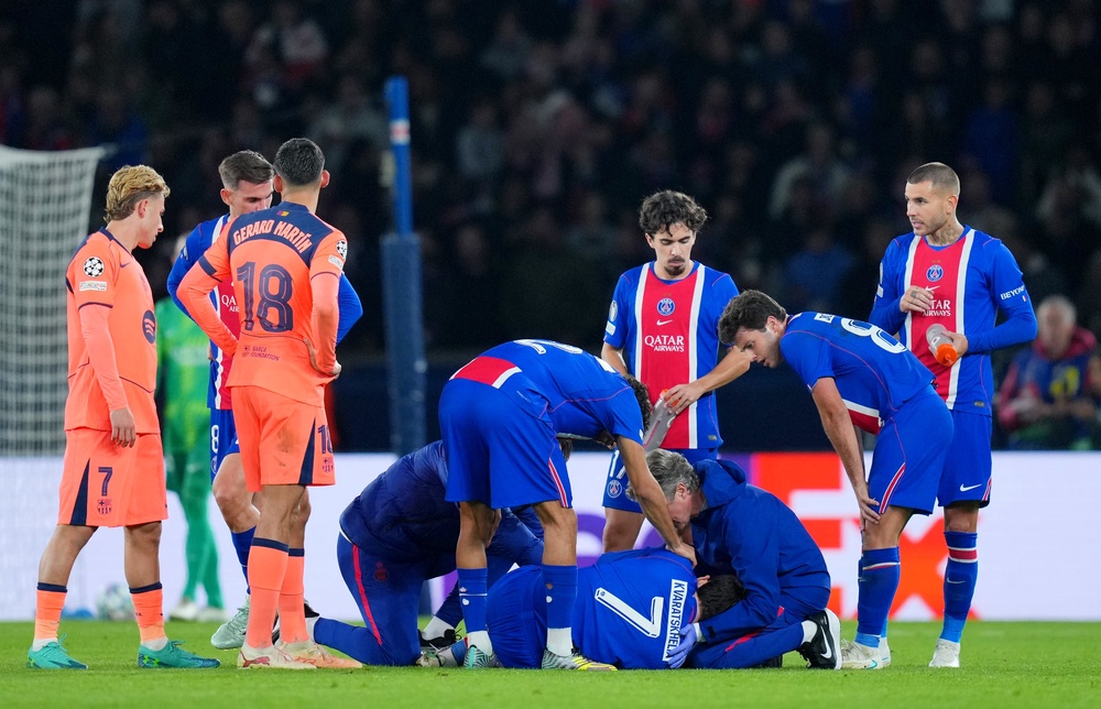 Khvicha Kvaratskhelia also suffered an injury against Barcelona (Getty)