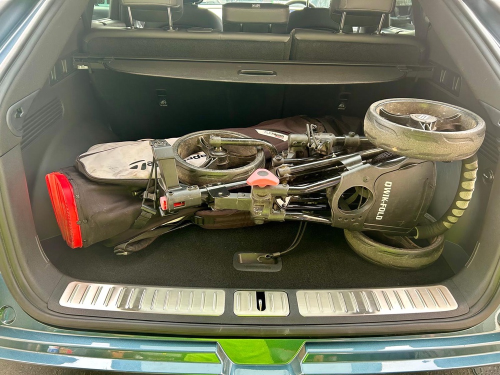 Being able to fit sports equipment into the back of his GV60 was important for Gary – and his golf clubs fit fine (Gary Chatfield)