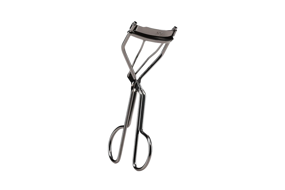Image from: 6 best eyelash curlers for length and lift