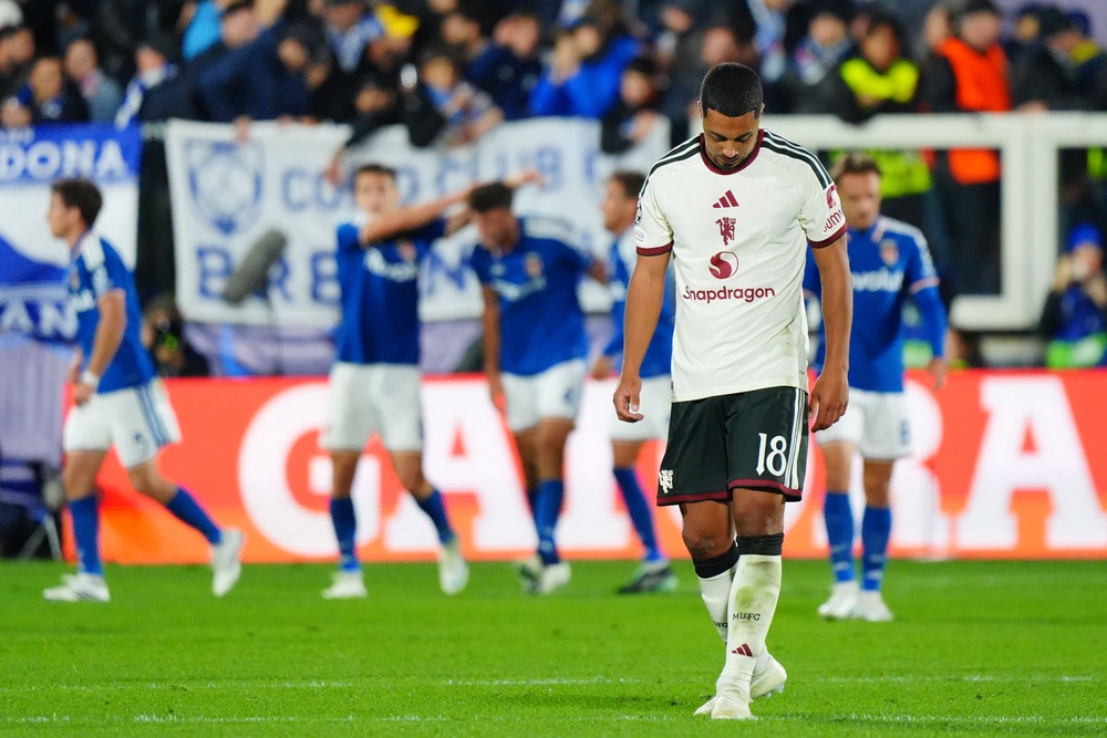 Youri Tielemans appears dejected as Como players celebrate (Luca Rossini/PA) (PA Wire)