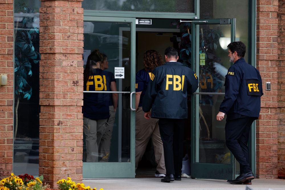 FBI personnel enter a building in Portsmouth, Va., May 6, 2026 (Peter Casey/The Virginian-Pilot)