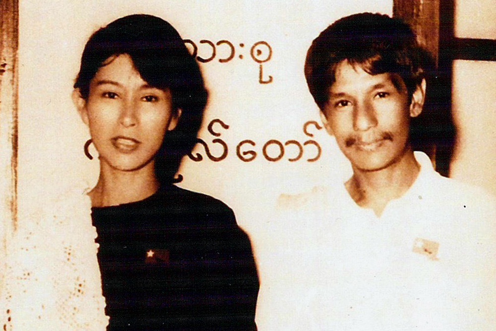 Nobel peace laureate Aung San Suu Kyi (L) in Mandalay (AFP/Getty)